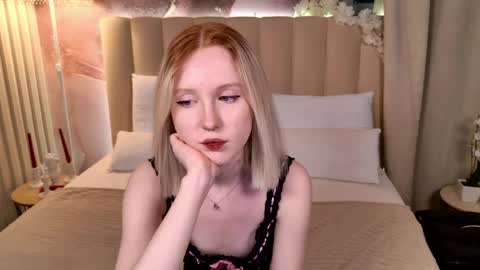 Sia online show from May 26, 12:33 pm