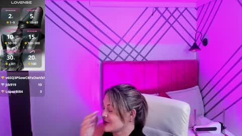 Mia online show from February 2, 2:45 pm