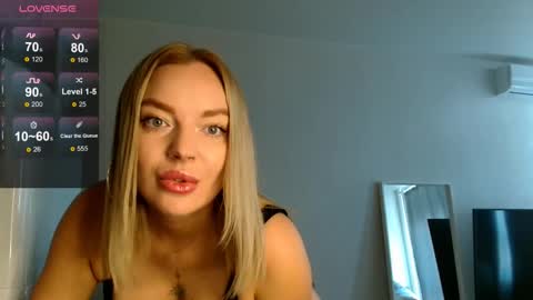Snapshot of siberian_girl_ chatting on September 16, 2:35 am Eva online show from September 16, 2:35 am
