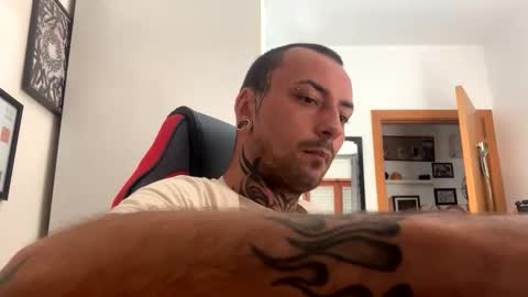 sidvicious23cm online show from September 26, 8:33 am