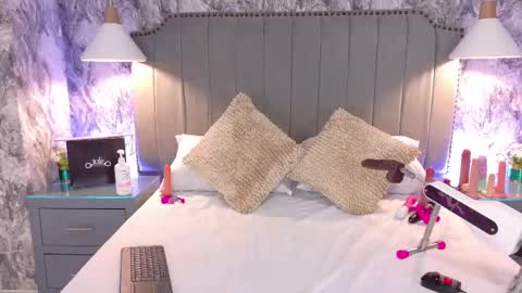 Camila Vargas online show from October 4, 12:58 pm