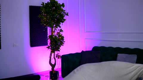 Sienna online show from April 5, 10:12 am