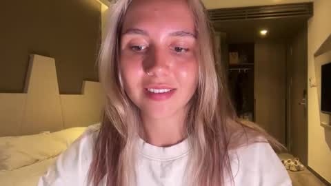 You fav Miss Si online show from March 5, 3:54 pm