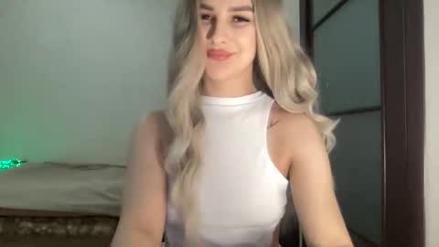 silkybabe19 online show from December 13, 9:32 pm