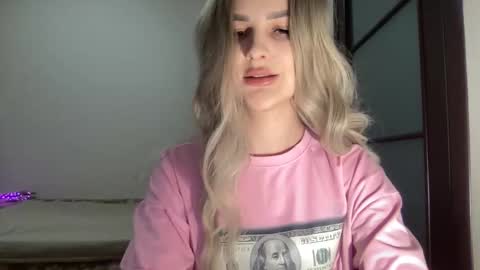 silkybabe19 online show from December 3, 9:48 pm