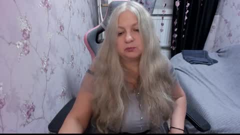 Snapshot of silver_moon_light chatting on September 19, 9:07 pm silver_moon_light online show from September 19, 9:07 pm