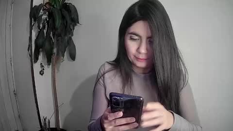 Snapshot of silviecollins chatting on December 28, 1:18 am Silvie online show from December 28, 1:18 am