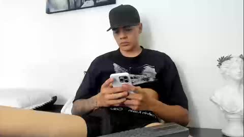 Snapshot of simon_alvarez01 chatting on September 19, 10:02 pm Simon Independent Model online show from September 19, 10:02 pm