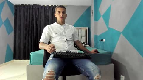 Snapshot of simonkeler chatting on January 24, 10:19 pm SIMON KELER online show from January 24, 10:19 pm