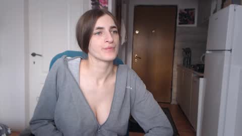 Snapshot of simyhvn chatting on February 17, 2:28 pm simyhvn online show from February 17, 2:28 pm