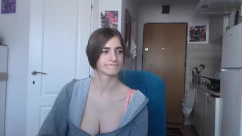 Snapshot of simyhvn chatting on February 25, 8:14 am simyhvn online show from February 25, 8:14 am