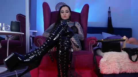 Snapshot of sindeleros chatting on February 3, 2:24 pm Ms. Sindel online show from February 3, 2:24 pm