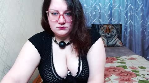 Angela online show from December 2, 7:30 am