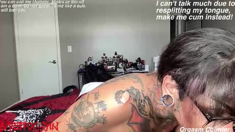 Snapshot of sinfulincubus chatting on September 11, 10:00 pm Mistrx Sin online show from September 11, 10:00 pm