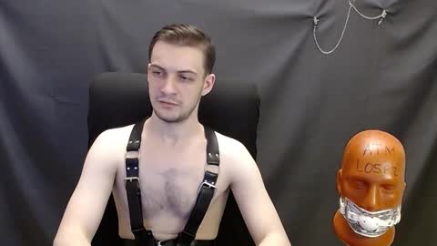 Snapshot of sir_damien chatting on February 26, 3:35 am Sir Damien online show from February 26, 3:35 am