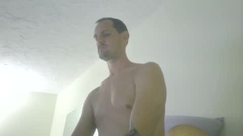 Snapshot of sirdawson chatting on December 19, 12:13 am Dawson online show from December 19, 12:13 am