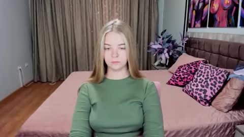Snapshot of sirenabloom chatting on September 10, 11:55 am SirenaBloom online show from September 10, 11:55 am
