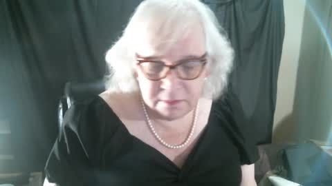 Snapshot of sissydianetx chatting on December 26, 12:25 am Sissy Diane online show from December 26, 12:25 am