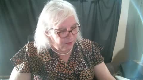 Snapshot of sissydianetx chatting on December 3, 12:41 am Sissy Diane online show from December 3, 12:41 am