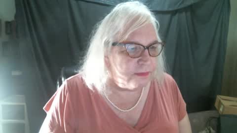 Snapshot of sissydianetx chatting on February 17, 12:21 am Sissy Diane online show from February 17, 12:21 am