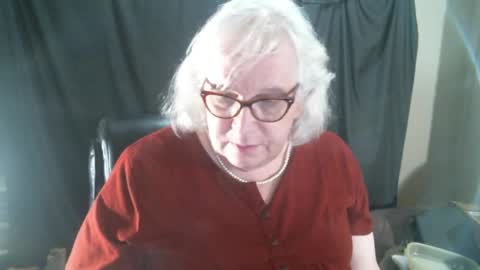 Snapshot of sissydianetx chatting on December 30, 12:32 am Sissy Diane online show from December 30, 12:32 am