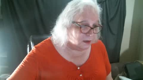 Snapshot of sissydianetx chatting on December 17, 12:34 am Sissy Diane online show from December 17, 12:34 am
