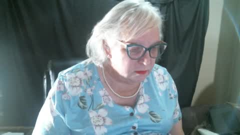Snapshot of sissydianetx chatting on December 9, 12:23 am Sissy Diane online show from December 9, 12:23 am