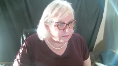Snapshot of sissydianetx chatting on December 5, 12:36 am Sissy Diane online show from December 5, 12:36 am