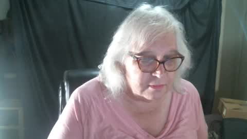 Snapshot of sissydianetx chatting on February 12, 12:37 am Sissy Diane online show from February 12, 12:37 am