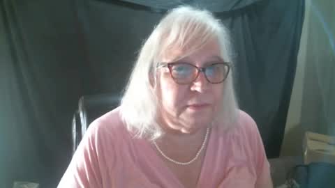 Snapshot of sissydianetx chatting on March 11, 11:37 pm Sissy Diane online show from March 11, 11:37 pm