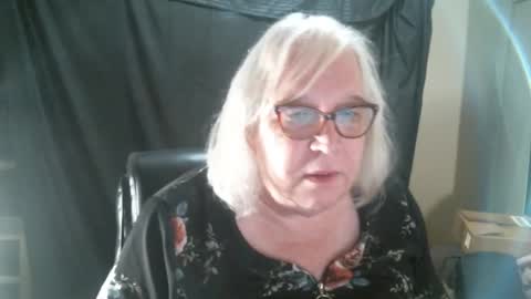 Snapshot of sissydianetx chatting on February 1, 12:40 am Sissy Diane online show from February 1, 12:40 am