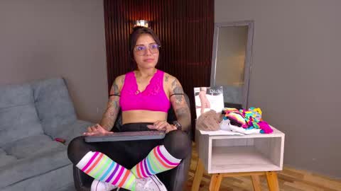 skarlet_petit online show from February 1, 9:19 pm