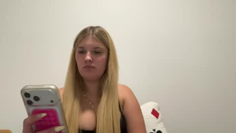 skiimaskabby online show from August 7, 6:33 am