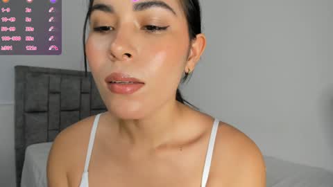 Snapshot of skinny_loren chatting on January 27, 5:15 pm Loren Moreno online show from January 27, 5:15 pm