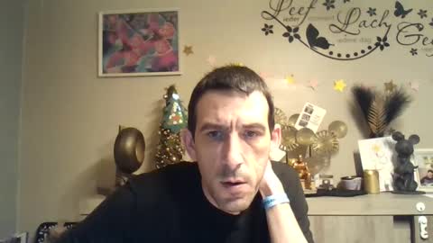 Snapshot of skinnybigcock2 chatting on December 16, 3:51 am SkinnyBigCock2 online show from December 16, 3:51 am