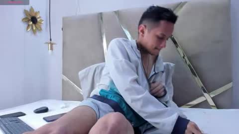 SkinnyZeth online show from September 25, 7:04 am