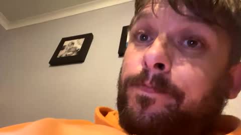 skuzzy25 online show from October 4, 5:49 am