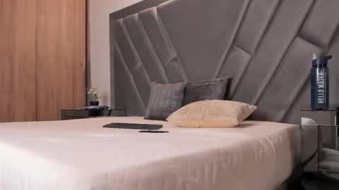 Snapshot of sky_caroline chatting on September 10, 1:56 pm Sky Caroline online show from September 10, 1:56 pm