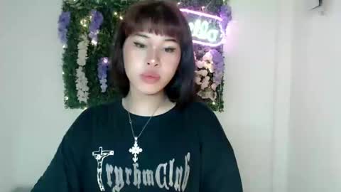 Snapshot of sky_fox_sweetxx chatting on January 7, 8:45 am online show from January 7, 8:45 am