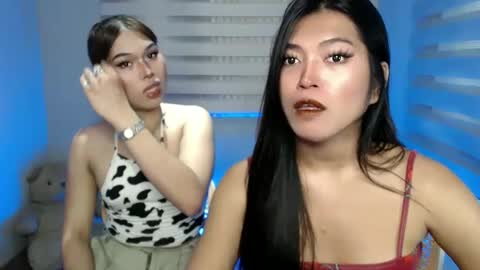 Snapshot of sky_fox_sweetxx chatting on February 3, 4:35 am online show from February 3, 4:35 am