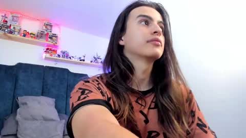 Snapshot of sky_liink chatting on February 9, 12:39 am Santiago online show from February 9, 12:39 am