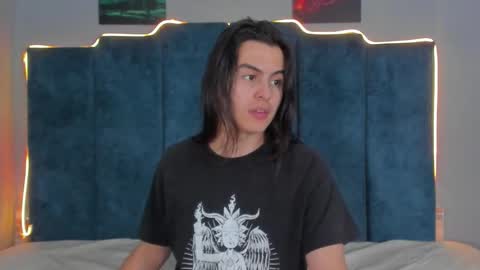 Snapshot of sky_liink chatting on October 17, 8:35 pm Santiago online show from October 17, 8:35 pm