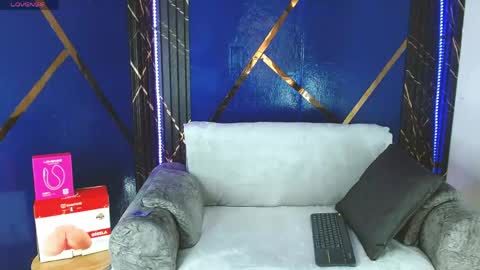 sky_walkerss online show from May 8, 6:02 pm