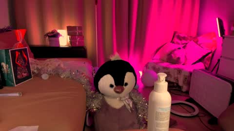 Snapshot of skyewavy chatting on December 12, 12:05 am online show from December 12, 12:05 am
