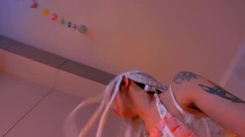 Snapshot of skyewavy chatting on February 15, 6:12 am online show from February 15, 6:12 am