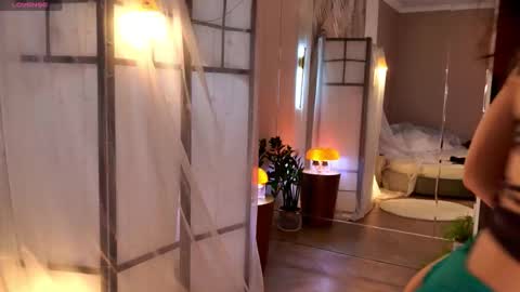 Ann online show from November 24, 6:06 pm