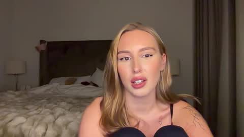 Skylar online show from May 10, 9:10 pm