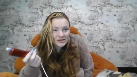 Skyler online show from October 19, 2:11 pm