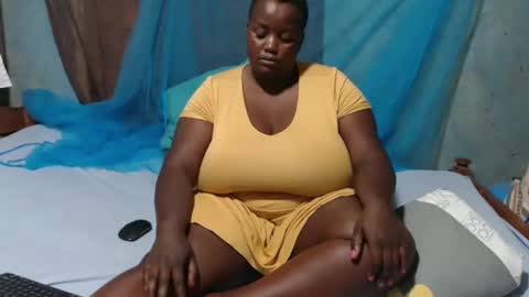 Snapshot of skylla07 chatting on March 5, 12:33 pm sheliah online show from March 5, 12:33 pm