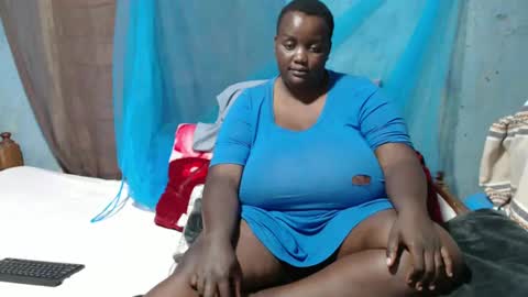 Snapshot of skylla07 chatting on February 12, 6:51 am sheliah online show from February 12, 6:51 am